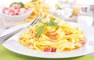 TAGLIATELLES SAVOYARDES FACON CARBONARA